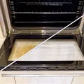 Cum cureți grăsimea de pe geamul de la cuptor. Soluția naturală care îndepărtează murdăria în doar câteva minute