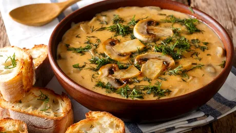 Gata în 30 de minute - rețetă de ciulama de ciuperci de post, cu morcov ras și mărar. Fără smântână, unt sau lapte!