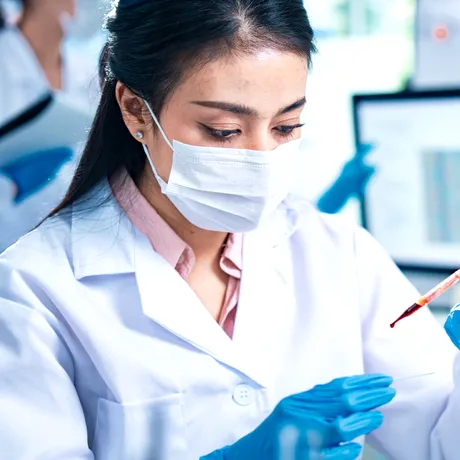 A mers la spital după ce s-a confruntat cu dureri abdominale intense! Medicii au rămas șocați când au descoperit ce era în corpul femeii