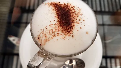 Cele 5 mirodenii care pot fi adăugate în cafeaua de dimineață. Susțin sănătatea organismului, potrivit experților