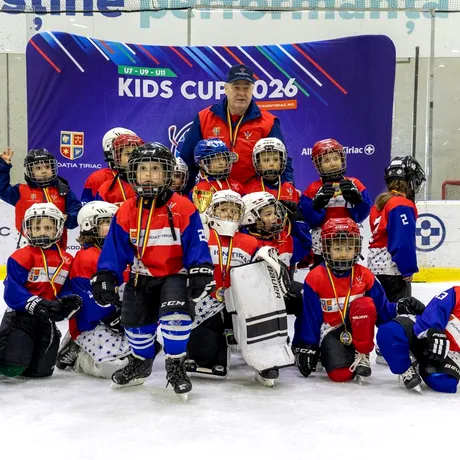 400 de copii, 32 de echipe și două zile de hochei la Kids Cup 2026. Micii sportivi au făcut spectacol pe gheața Patinoarului Allianz-Țiriac Arena, la cea de-a doua ediție a turneului de hochei organizat de Fundația Țiriac, dedicat echipelor U7, U9 și U11