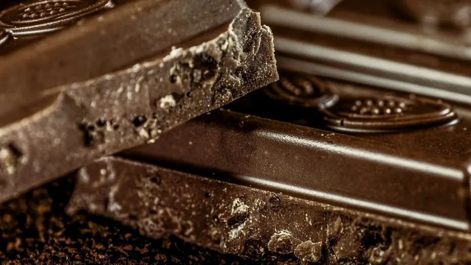 Consumul de ciocolată neagră reduce stresul şi inflamaţiile