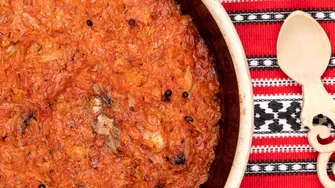 Varza călită îți provoacă balonare? Ingredientul pe care să-l pui în mâncare pentru a scăpa de disconfort