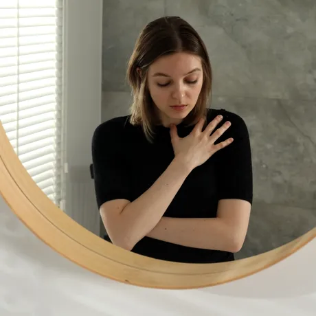 Unde să nu pui oglinda în casă. Aduce ghinion în dragoste și la bani