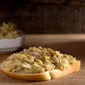 Cum păstrezi salata de vinete deschisă la culoare? Trucurile simple pentru un preparat cremos și gustos