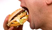 Lipsa somnului ne îndeamnă să consumăm fast food