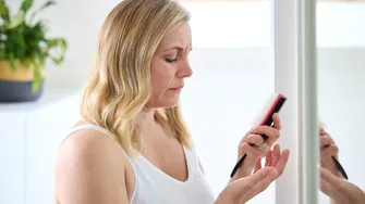 Cum se schimbă chipul femeilor la menopauză. Ce poate face medicina regenerativă