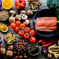 Ce trebuie să mănânci dacă ai psoriazis. Dieta care poate ajuta la reducerea inflamației și a puseelor