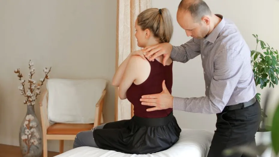 Ce este osteopatia, cum te ajută și ce implică tehnicile folosite în osteopatie?