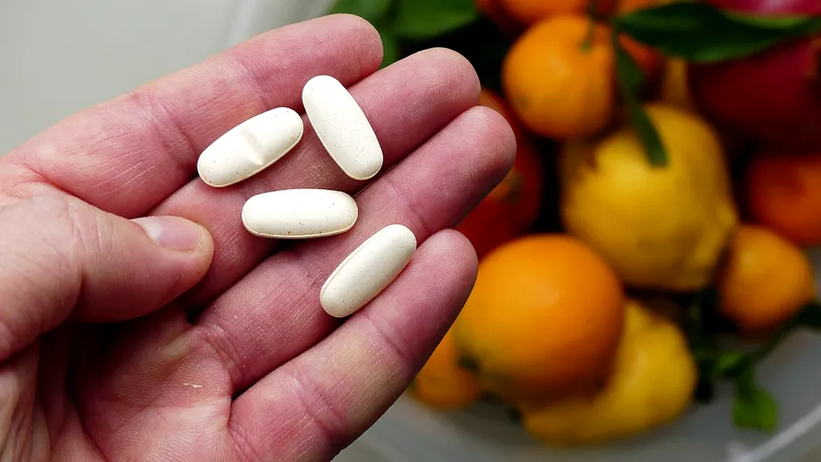 Te-ai simțit mai bine și ai oprit antibioticele? Medicii spun că este o greșeală periculoasă