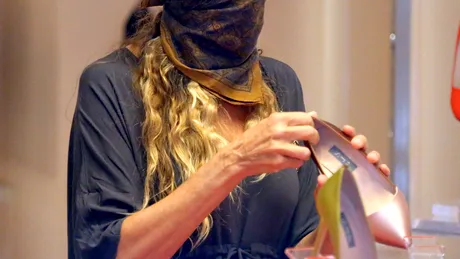 Sarah Jessica Parker, metodă stylish de a înlocui masca de protecţie