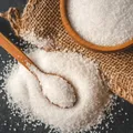 Depozitezi sarea într-un recipient din oțel? Greșeala ce îți poate afecta un ingredient esențial din bucătărie
