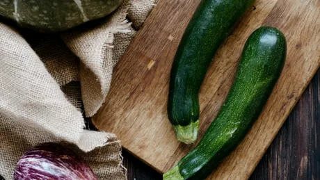 De ce e bine să introduci zucchini în dieta ta zilnică? E leguma versatilă cu beneficii uimitoare