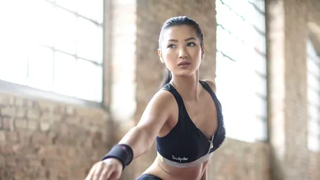 Românii, interesaţi să scape de grăsimea de pe abdomen şi dependenţa de fast food