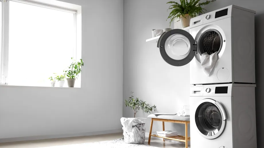 Trucuri simple pentru haine parfumate. Ce să pui în uscătorul de rufe ca să miroasă mereu proaspăt