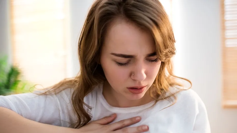 Te doare pieptul în partea dreaptă? Acestea ar putea fi cauzele!