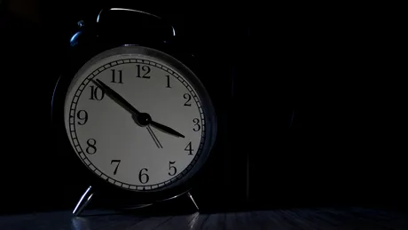 De ce ne trezim mereu între 3 și 4 dimineața. Ce este „ora lupului” și ce se întâmplă în corpul nostru