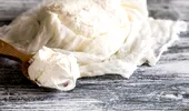 Brânză cremoasă delicioasă în doar 40 de minute! Secretul stă într-o lămâie