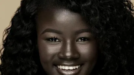 Khoudia Diop, fotomodelul de culoare care a luat cu asalt internetul