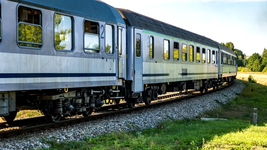 Nu e glumă! Unde mănânci mai ieftin decât la restaurant chiar într-un tren CFR
