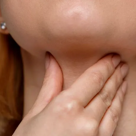 Cum să tratezi corect durerea în gât. Trei tipuri pe care trebuie să le recunoști după simptome și cum să le vindeci acasă