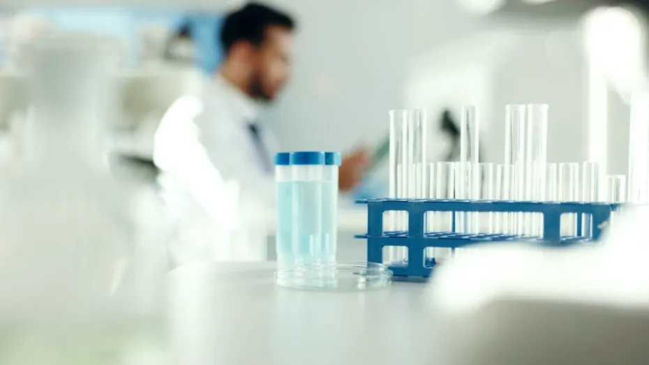 De ce merită să participi la un studiu clinic: beneficii, riscuri și ce trebuie să știi