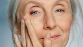 Rutina de îngrijire a pielii care poate „șterge” până la 10 ani de pe chip, fără bisturiu. Secretul unui chirurg estetician