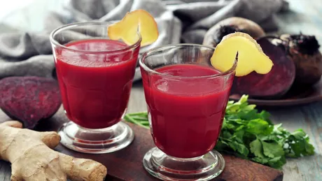 Sucul sănătos și ușor de preparat acasă dintr-o legumă de 8 lei kilogramul! Îmbunătățește circulația sanguină, crește energia și rezistența fizică