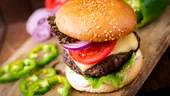 Secretul pentru burgeri perfecți făcuți acasă. Greșeala pe care mulți o fac fără să știe! Cum trebuie să fie carnea?