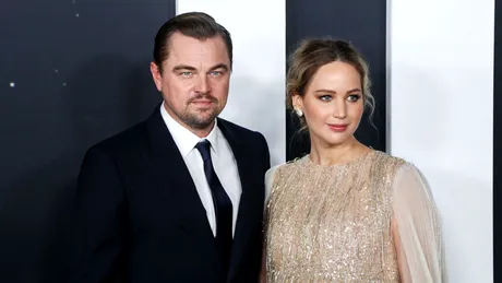 Jennifer Lawrence, la brațul lui Leonardo DiCaprio. Cum arată însărcinată