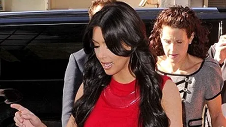 Kim Kardashian, cu Spanx-ul la vedere!