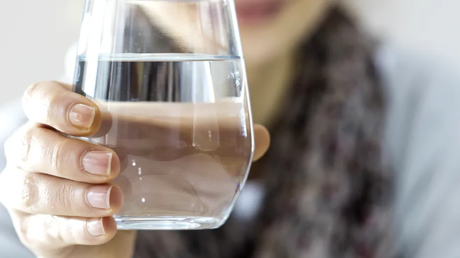 Testul deshidratării: cum îți dai seama dacă ai băut suficientă apă
