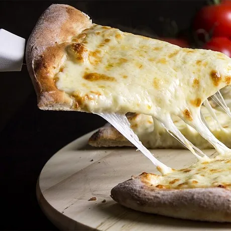 Cum să faci pizza din doar două ingrediente. Te costă doar 6 lei