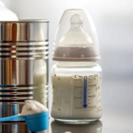 Alimentația cu lapte praf a bebelușului: cum alegi formula potrivită