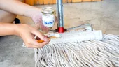 Cum să cureți corect gresia să pară lucioasă tot timpul. Soluția naturală cu care să speli pe jos. Faci curățenie doar o dată pe săptămână!