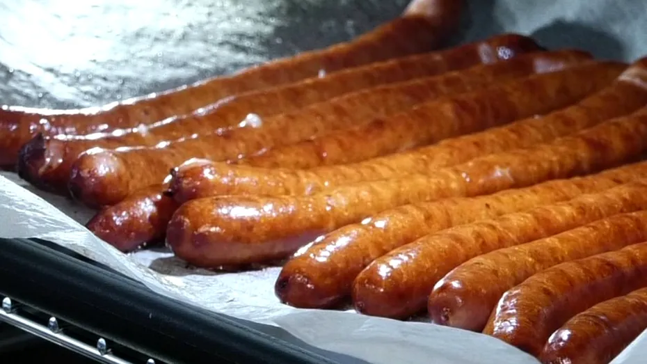 Ouă cu Cârnați Grătărescu Cris-Tim și legume