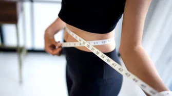 Dieta „șolduri și coapse”: alimente permise, alimente interzise și greșeli care îți sabotează progresul pentru o siluetă „trasă prin inel”