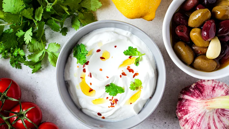 Rețetă de tirosalata, gata în 5 minute! Cum faci acasă cremă de brânză cu specific grecesc