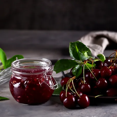 Ingredientul secret pentru cea mai parfumată dulceață de vișine. O face irezistibil de catifelată