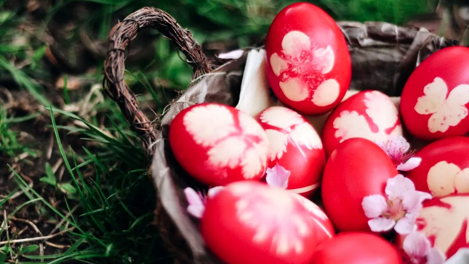 De ce e bine să mănânci primul ou roșu pe care îl ciocnești