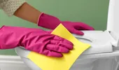 5 lucruri pe care nu ar trebui să le folosești niciodată când cureți toaleta. Pot distruge vasul și instalația sanitară