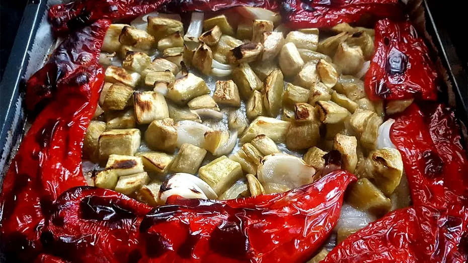 Zacuscă dietetică. Rețeta de zacuscă de vinete și ardei la cuptor, cu foarte puține calorii