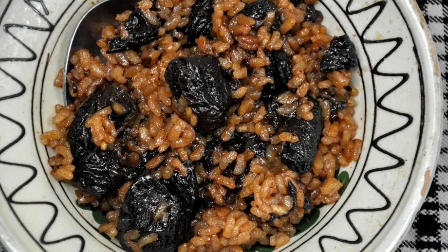 Orez cu prune uscate. Rețeta veche de 100 de ani