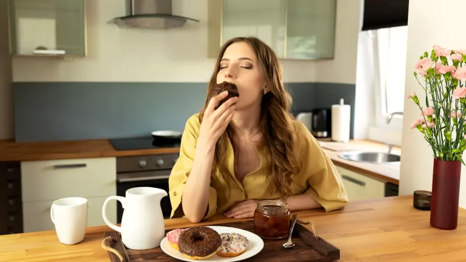 Ce se întâmplă în corpul tău dacă mănânci dulciuri pe stomacul gol dimineața