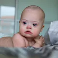 Mărturia unui student de 21 de ani despre frica de a deveni tată a unui copil diagnosticat cu sindromul Down: „Mă simt blocat”