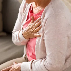 De ce crește riscul de infarct în perioada sărbătorilor. Stresul, alimentația bogată și sedentarismul, printre factori