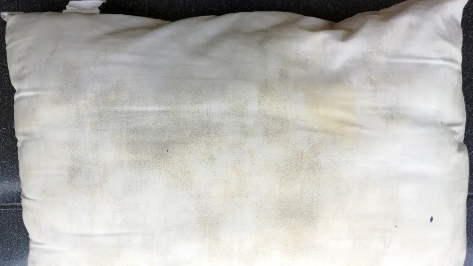 Cum să speli corect pernele. Multe gospodine ignoră cel mai important pas