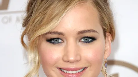 Jennifer Lawrence a pozat nud!