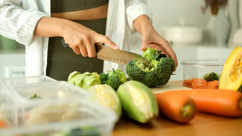 Alimente pe care le consumi greșit fără să știi. Ce ar trebui să faci în schimb