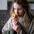 Ți-ai pierdut mirosul? Ce poate ascunde acest simptom și când trebuie să mergi la medic